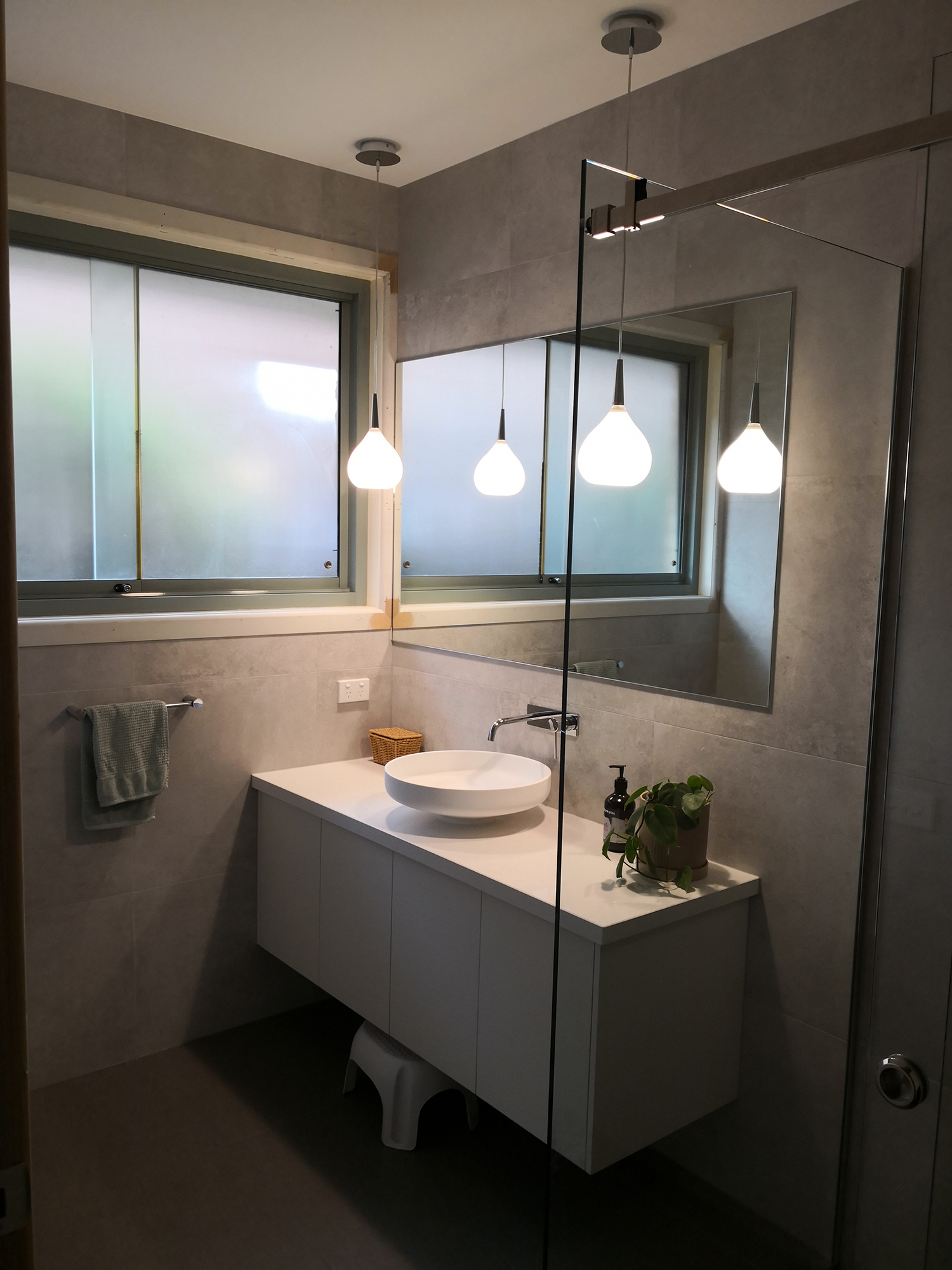 mood lighting in the bathroom, hanging pendants