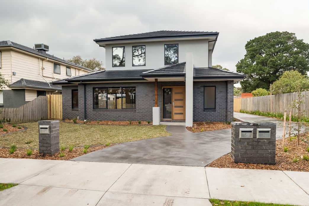 custom project from outside with letter boxes and driveway